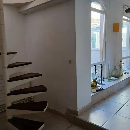 Spacieux A - 156 M² Avec 3 *